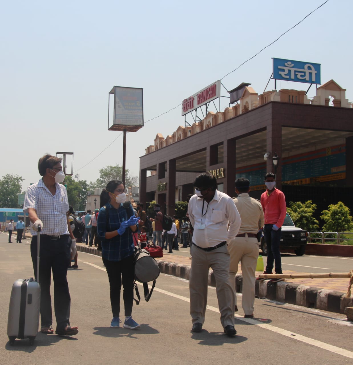 Coronavirus in Jharkhand : प्रवासी श्रमिकों को हवाई जहाज से वापस लायेगी हेमंत सरकार, गृह मंत्रालय से मांगी अनुमति