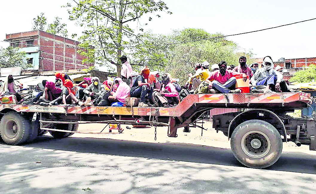 Coronavirus Lockdown Jharkhand: राज्यपाल ने राजभवन कर्मचारियों के बीच किया आर्सेनिक एल्ब 30 का वितरण