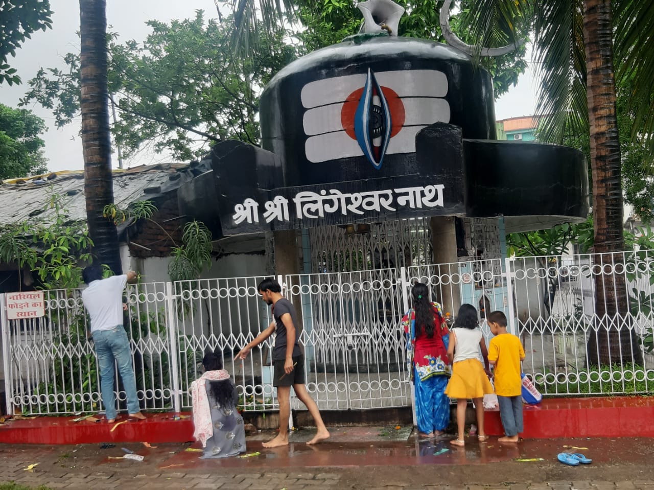 Sawan Somvar 2020 in jharkhand Update : सावन की सोमवारी पर 70 हजार फूलों से सजा इटखोरी का भद्रकाली मंदिर, कोरोना को लेकर मंदिरों में प्रवेश पर रोक