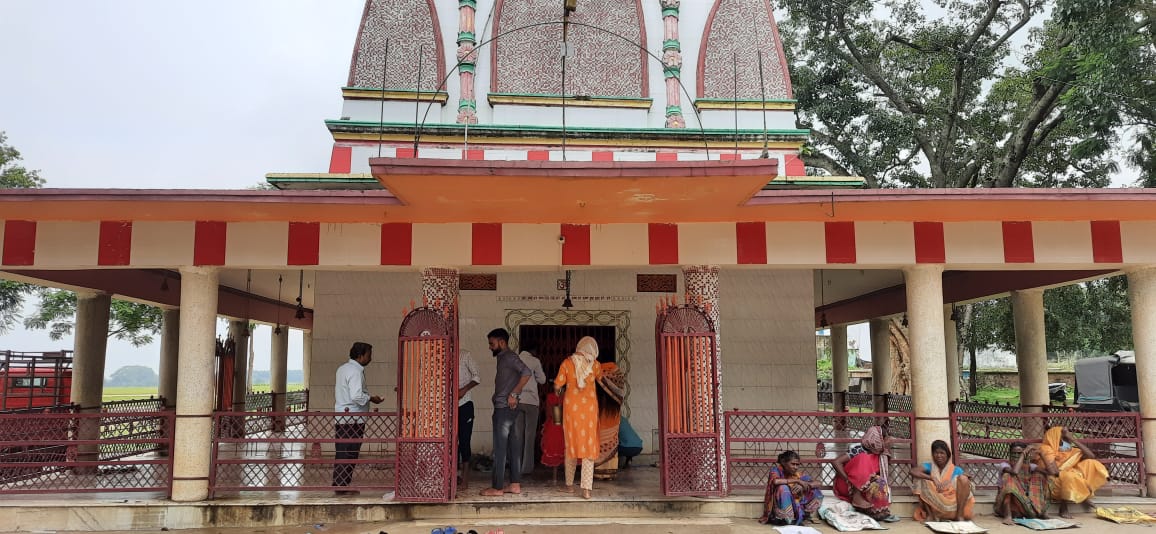 Sawan Somvar 2020 in jharkhand Update : सावन की सोमवारी पर 70 हजार फूलों से सजा इटखोरी का भद्रकाली मंदिर, कोरोना को लेकर मंदिरों में प्रवेश पर रोक