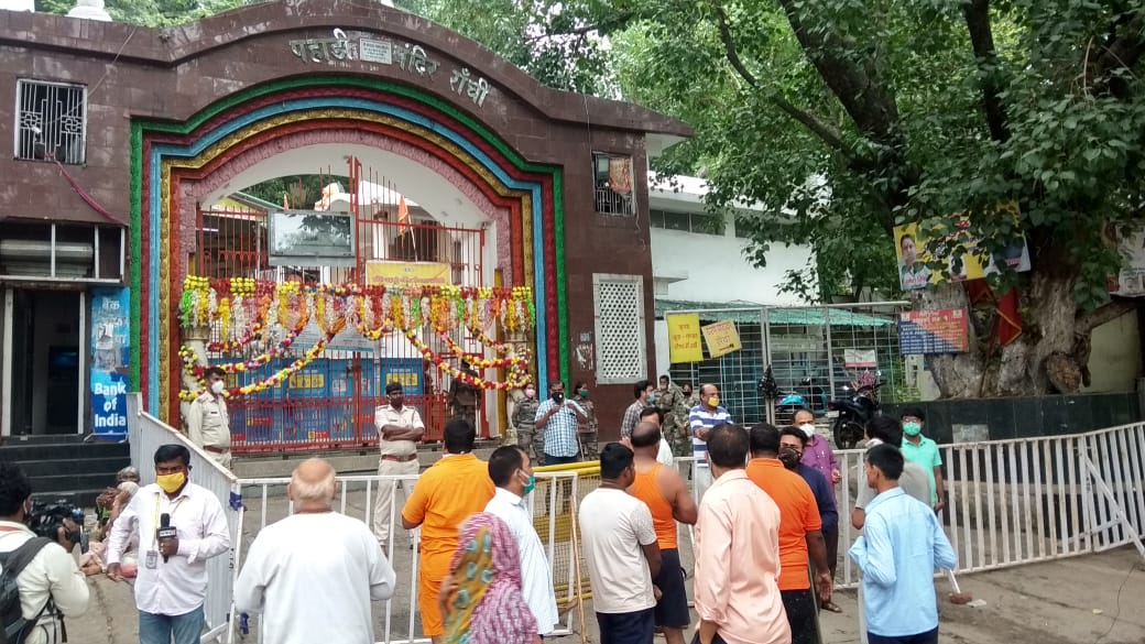 Sawan Somvar 2020 in jharkhand Update : सावन की सोमवारी पर 70 हजार फूलों से सजा इटखोरी का भद्रकाली मंदिर, कोरोना को लेकर मंदिरों में प्रवेश पर रोक
