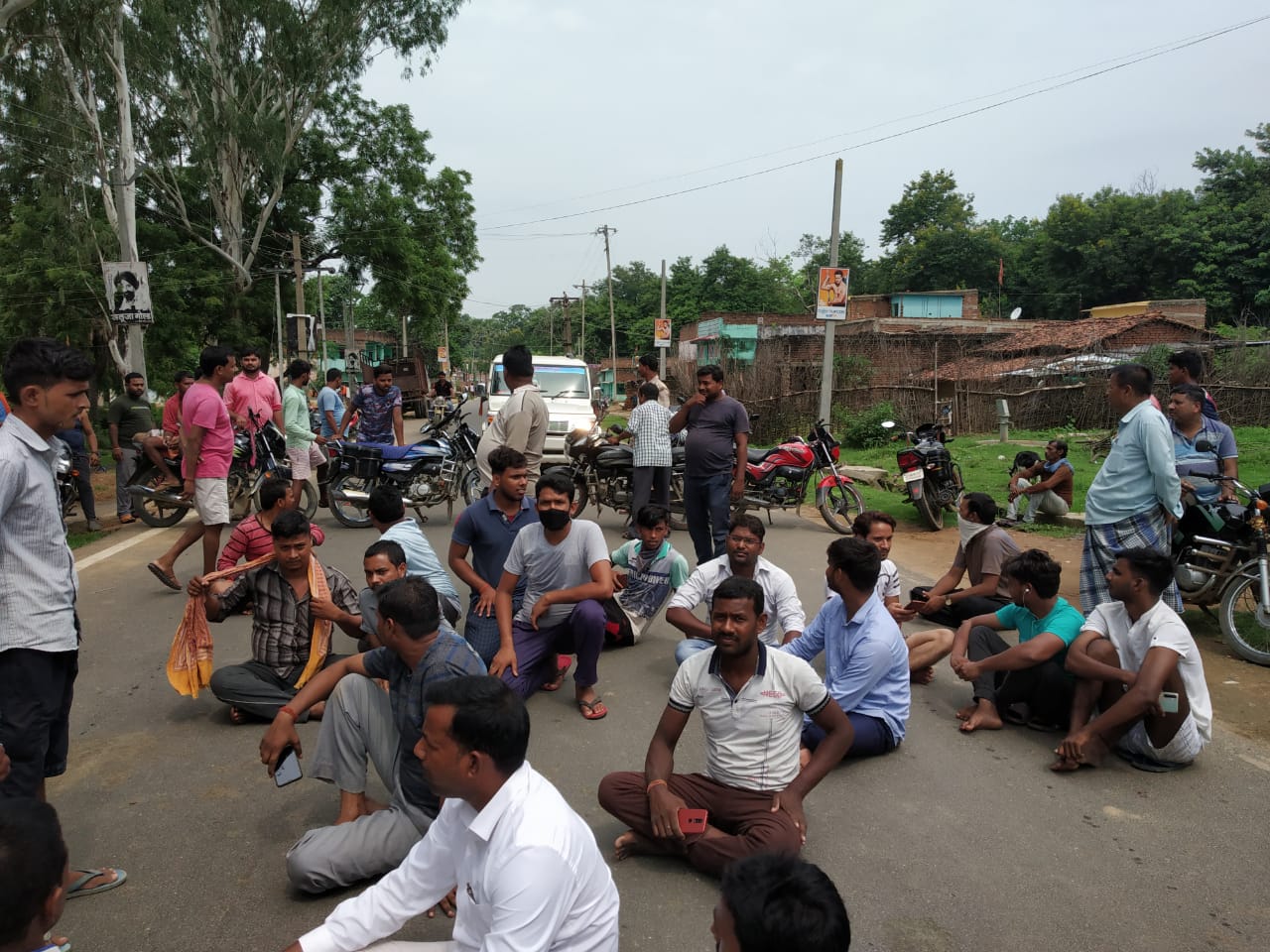 Jharkhand Breaking Updates: गुमला में दो नक्सली संगठनों के बीच भीषण मुठभेड़, सैकड़ों राउंड गोलियां चलीं