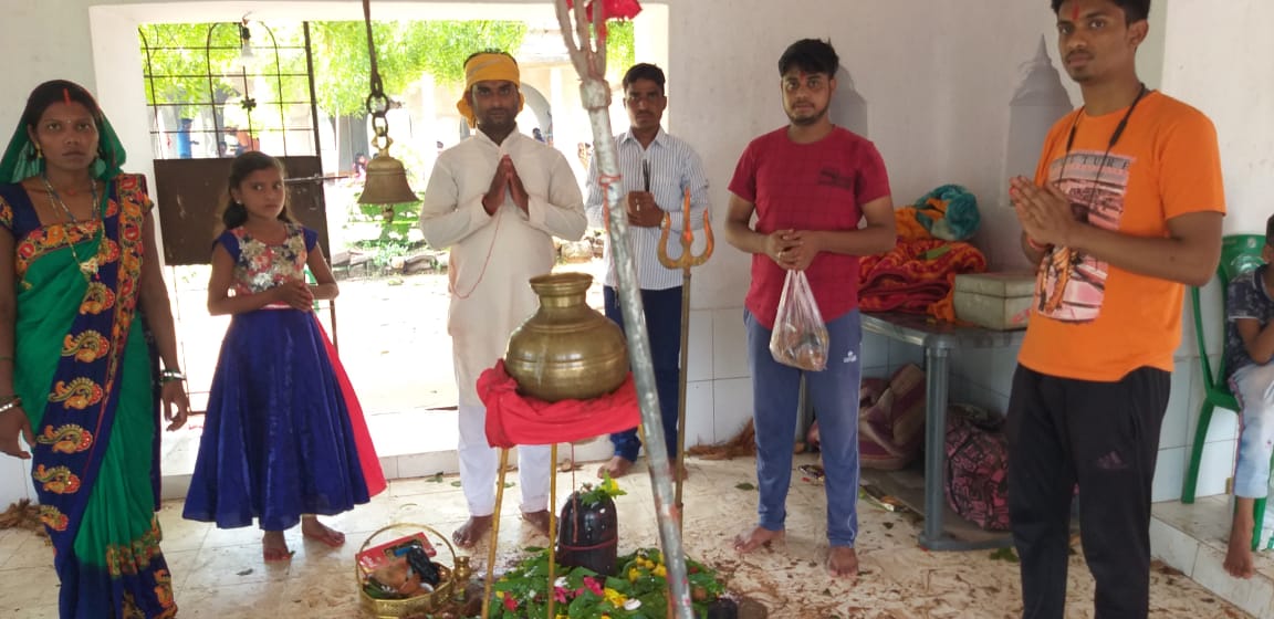 Sawan Somvar 2020 in jharkhand Update : सावन की सोमवारी पर 70 हजार फूलों से सजा इटखोरी का भद्रकाली मंदिर, कोरोना को लेकर मंदिरों में प्रवेश पर रोक