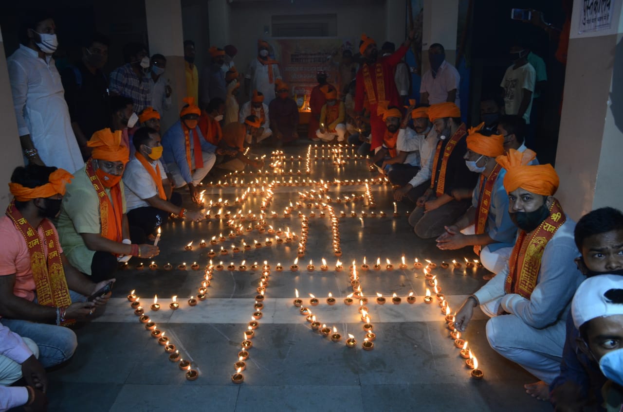 PHOTOS Ayodhya Ram Mandir Bhumi Pujan : देश भर में जलाए गए खुशी के दीए, अयोध्या में राम मंदिर भूमि पूजन का मनाया जा रहा जश्न