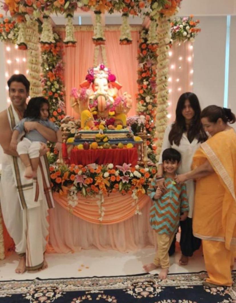 Ganesha Chaturthi 2020 : बॉलीवुड सेलेब्स ऐसे कर रहे गणपति बप्पा का स्वागत, देखिए PHOTOS