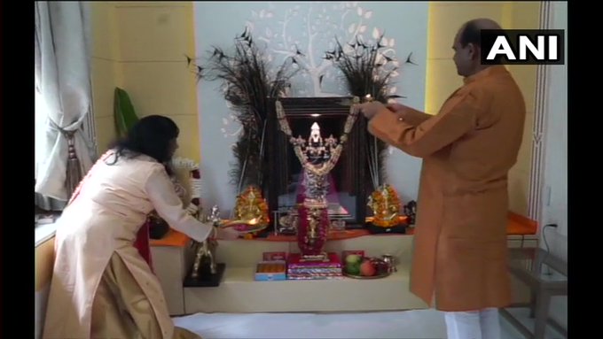 Ganesh Chaturthi 2020 LIVE Streaming : घर-घर विराजे हैं गणपति, भक्तों के लिए की गयी लाइव स्ट्रीमिंग की व्यवस्था