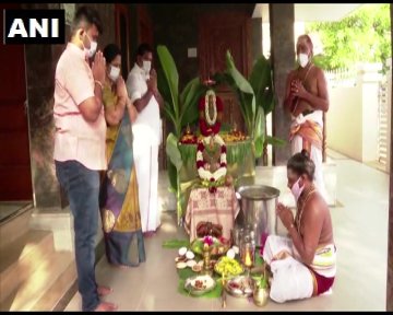 Ganesh Chaturthi 2020 LIVE Streaming : घर-घर विराजे हैं गणपति, भक्तों के लिए की गयी लाइव स्ट्रीमिंग की व्यवस्था