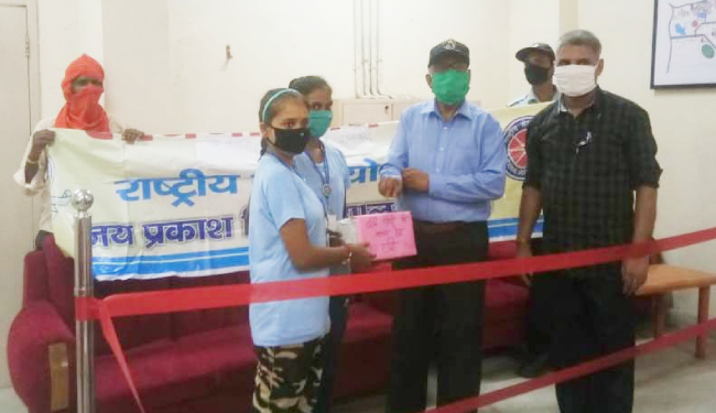 Bihar Flood Live Updates: गंडक नदी 36 घंटे बाद खतरे के निशान से ऊपर, अहिरौलीदान-विशुनपुर बांध पर बढ़ा दबाव