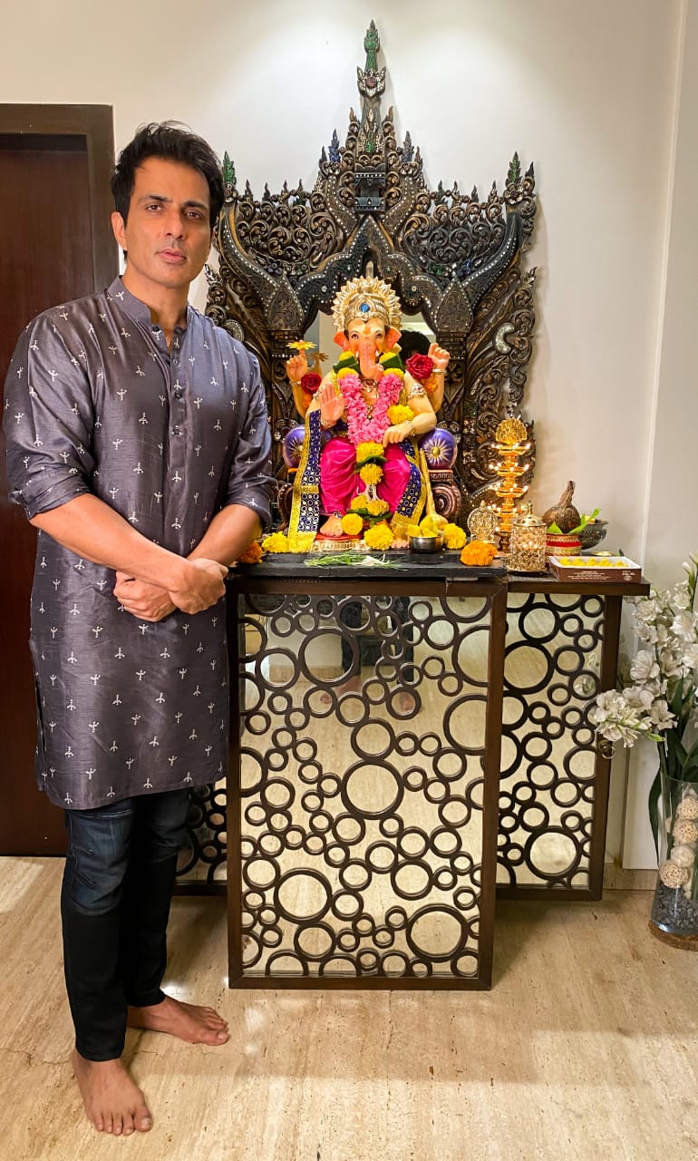 Ganesha Chaturthi 2020 : बॉलीवुड सेलेब्स ऐसे कर रहे गणपति बप्पा का स्वागत, देखिए PHOTOS