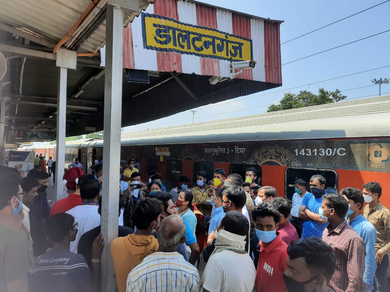 Coronavirus In Jharkhand Update : झारखंड में 46 हजार के पार पहुंची कोरोना संक्रमितों की संख्या, होम कोरेंटिन का उल्लंघन करने पर रांची में 3 लोगों के खिलाफ मामला दर्ज