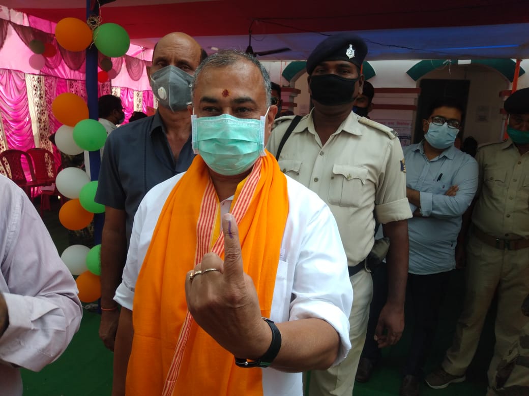 Bihar Election 1st Phase Voting : 
ऐतिहासिक रही वोटिंग, गया में बगैर खून-खराबे के 54.71% ने डाले वोट 