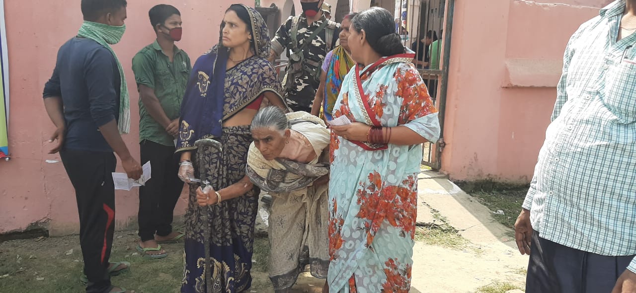 Bihar Chunav 1st Phase Voting, भागलपुर, मुंगेर, बांका, जमुई व लखीसराय में कैसा रहा मतदान, जानें ताजा अपडेट...