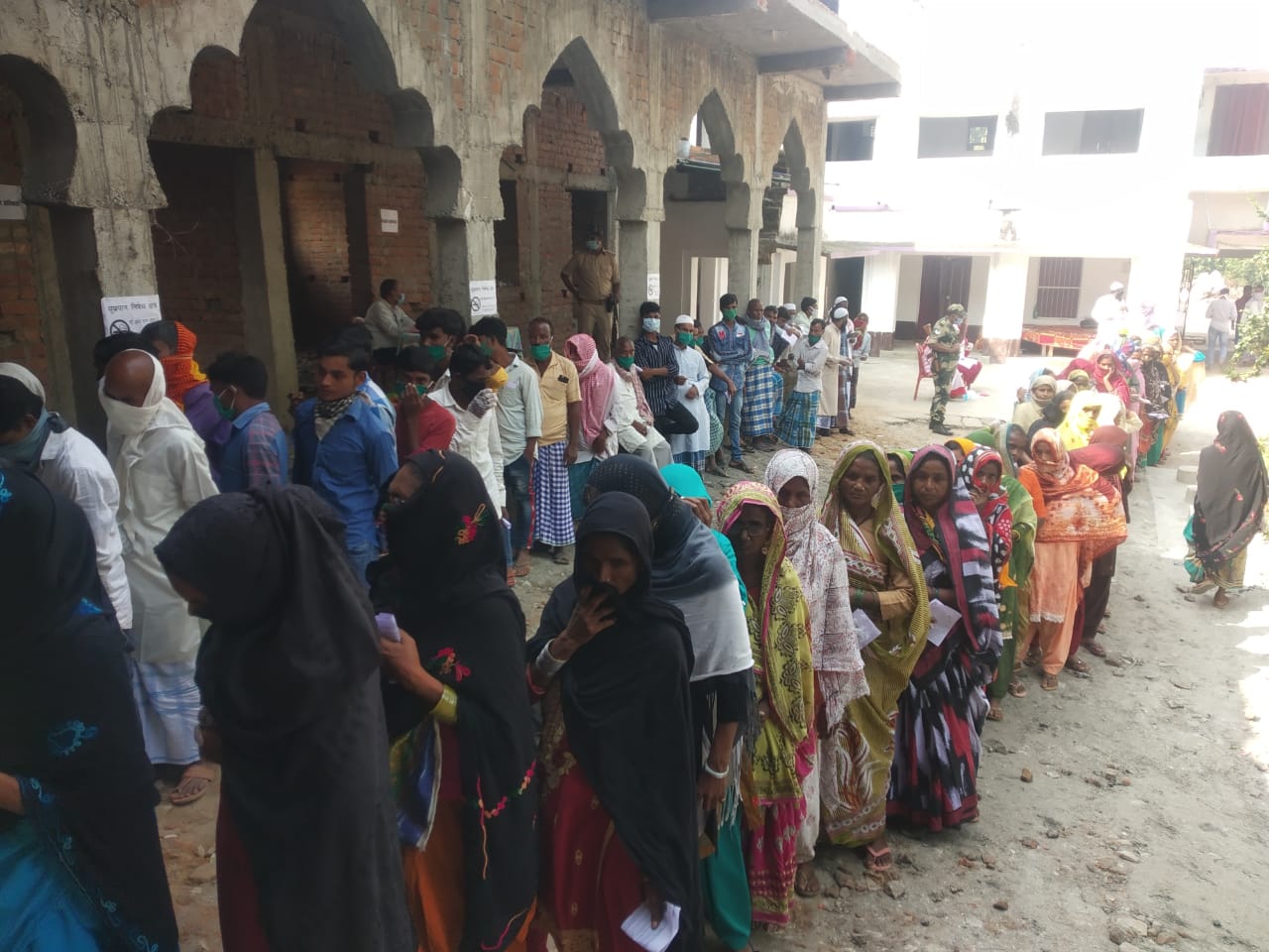 Bihar Chunav 1st Phase Voting, भागलपुर, मुंगेर, बांका, जमुई व लखीसराय में कैसा रहा मतदान, जानें ताजा अपडेट...