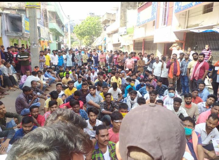 मुंगेर हिंसा : दूसरे चरण को लेकर आयोग ने भेजा अलर्ट, नियंत्रण में है मुंगेर में स्थिति, यहां देखें EXCLUSIVE PHOTOS