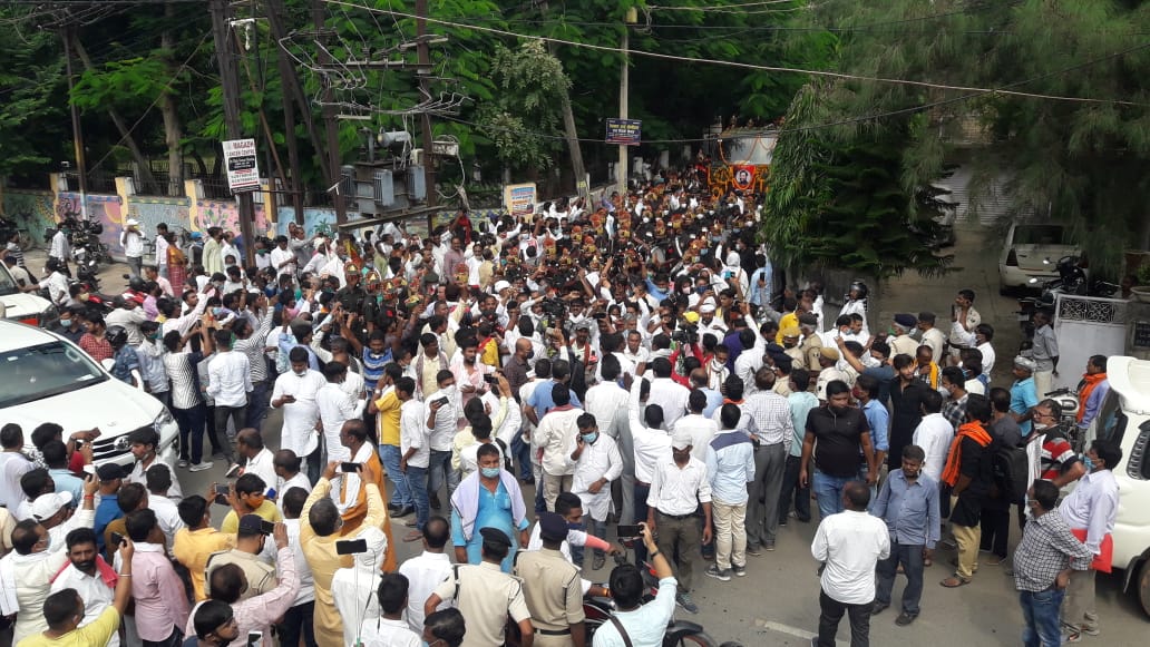 Ram Vilas Paswan RIP LIVE Updates: पंचतत्व में विलीन हुए रामविलास, जीतनराम मांझी ने की भारत रत्न देने की मांग