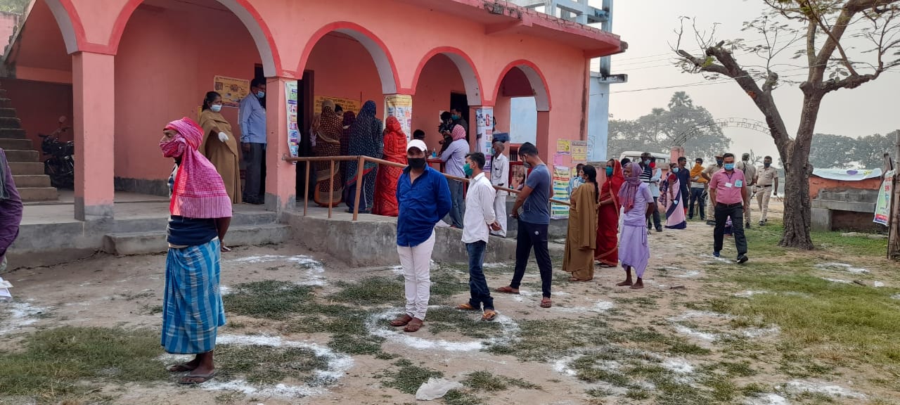 Bihar Chunav 1st Phase Voting, भागलपुर, मुंगेर, बांका, जमुई व लखीसराय में कैसा रहा मतदान, जानें ताजा अपडेट...