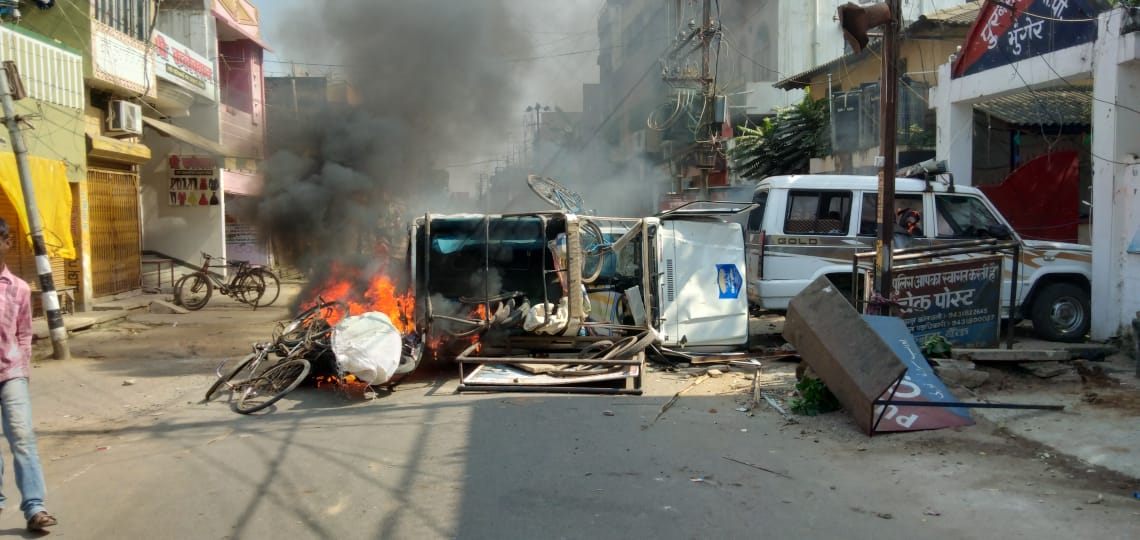 मुंगेर हिंसा : दूसरे चरण को लेकर आयोग ने भेजा अलर्ट, नियंत्रण में है मुंगेर में स्थिति, यहां देखें EXCLUSIVE PHOTOS