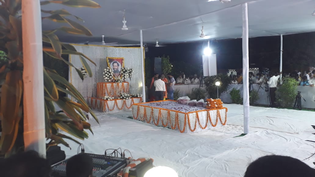 Ram Vilas Paswan RIP LIVE Updates: पंचतत्व में विलीन हुए रामविलास, जीतनराम मांझी ने की भारत रत्न देने की मांग