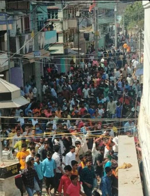 मुंगेर हिंसा : दूसरे चरण को लेकर आयोग ने भेजा अलर्ट, नियंत्रण में है मुंगेर में स्थिति, यहां देखें EXCLUSIVE PHOTOS