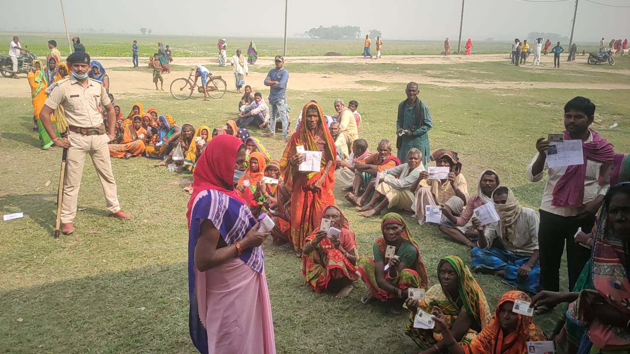 Bihar Chunav 2020, Latest Updates : 
कोसी और सीमांचल के जिलों में झूम कर निकले मतदाता, देखें तस्वीर और हर अपडेट