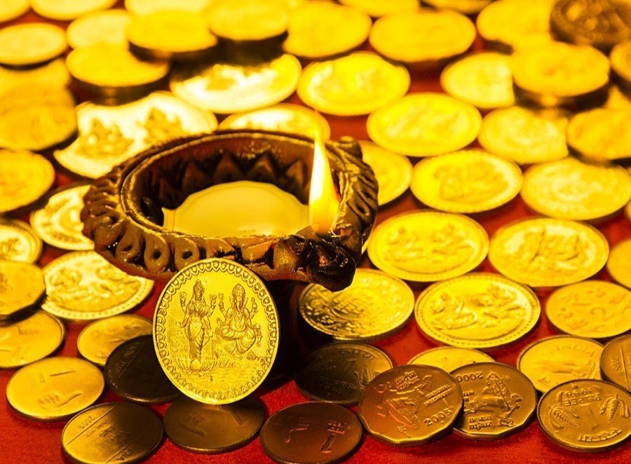 Dhanteras Ki Subhkamnaye Wishes, Messages: आपके घर में धन की बरसात हो...धनतेरस पर अपने दोस्तों एवं रिश्तेदारों को हिंदी में भेजें बधाई संदेश