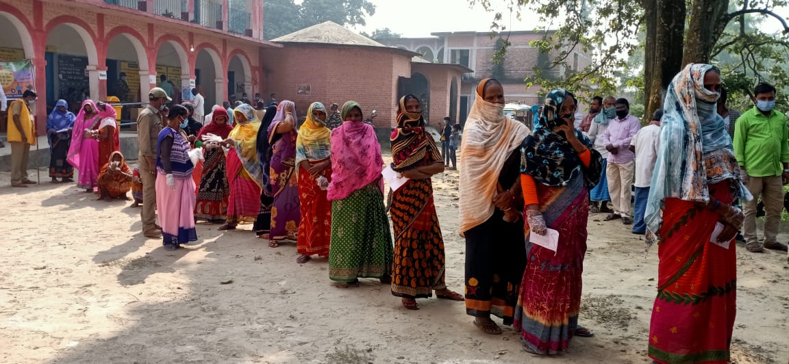 Bihar Chunav 2020, Latest Updates : 
कोसी और सीमांचल के जिलों में झूम कर निकले मतदाता, देखें तस्वीर और हर अपडेट