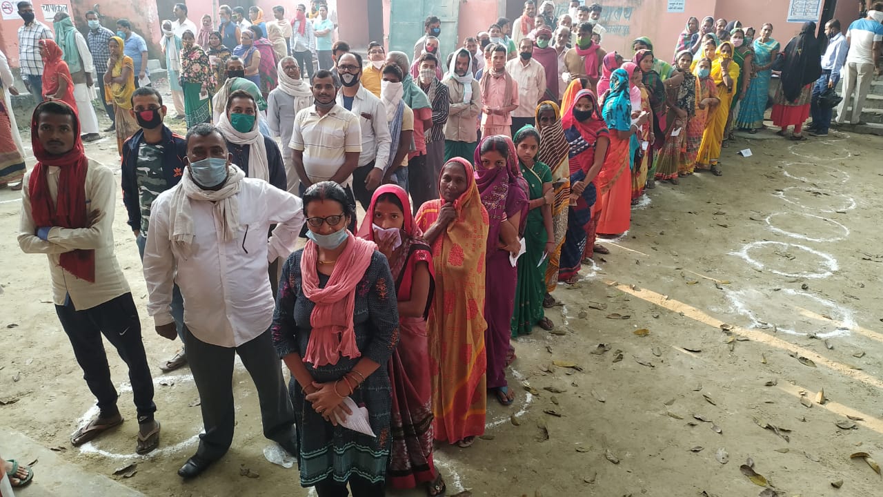 Bihar Chunav 2020, Latest Updates : 
कोसी और सीमांचल के जिलों में झूम कर निकले मतदाता, देखें तस्वीर और हर अपडेट