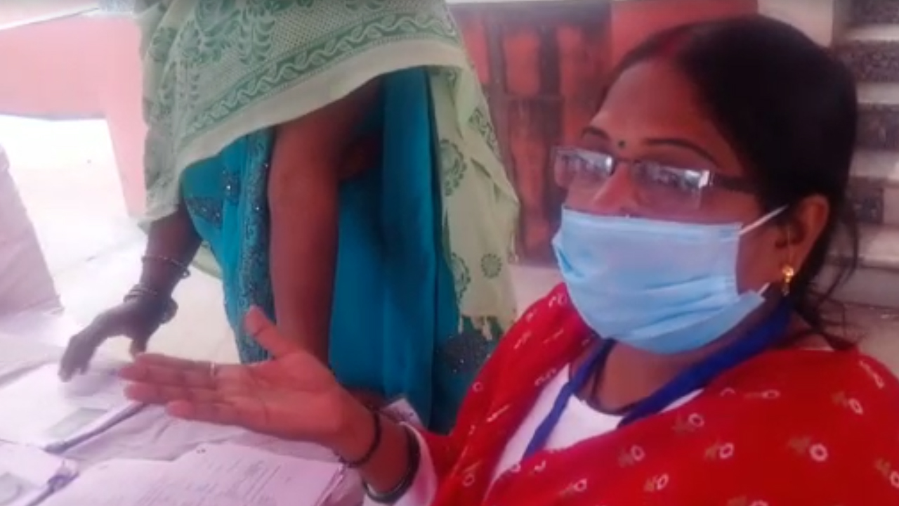 Bihar Vidhan Sabha Chunav 2020, Live Photos Updates: दानापुर और बेतिया विधानसभा में वोट बहिष्कार, देखें चुनाव से जुड़ी सभी लेटेस्ट फोटो व हर अपडेट