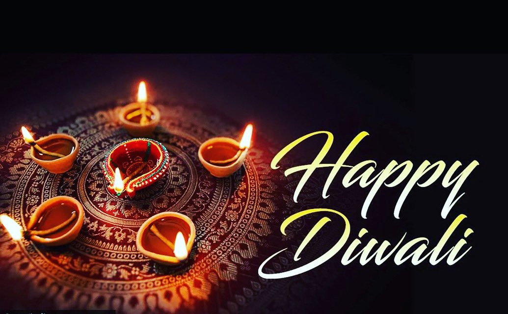 Happy Diwali 2020 Wishes, Images, Quotes, Messages: दीपक की रौशनी से झिलमिलाता आँगन हो...यहां से बांटें दिवाली की खुशियां, भेजें ये शुभकामनाएं