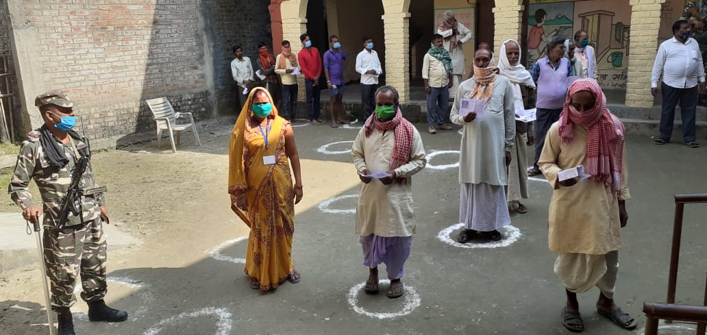 Bihar Chunav 2020, Latest Updates : 
कोसी और सीमांचल के जिलों में झूम कर निकले मतदाता, देखें तस्वीर और हर अपडेट