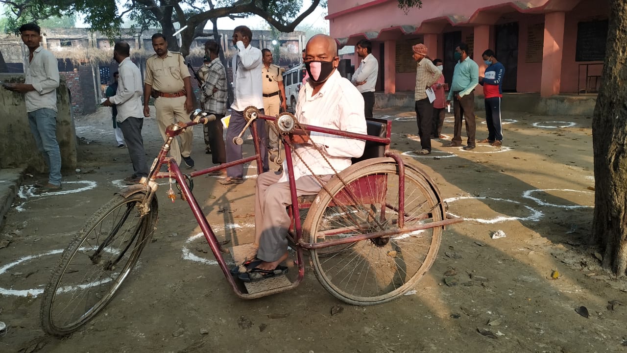 Bihar Chunav 2020, Latest Updates : 
कोसी और सीमांचल के जिलों में झूम कर निकले मतदाता, देखें तस्वीर और हर अपडेट