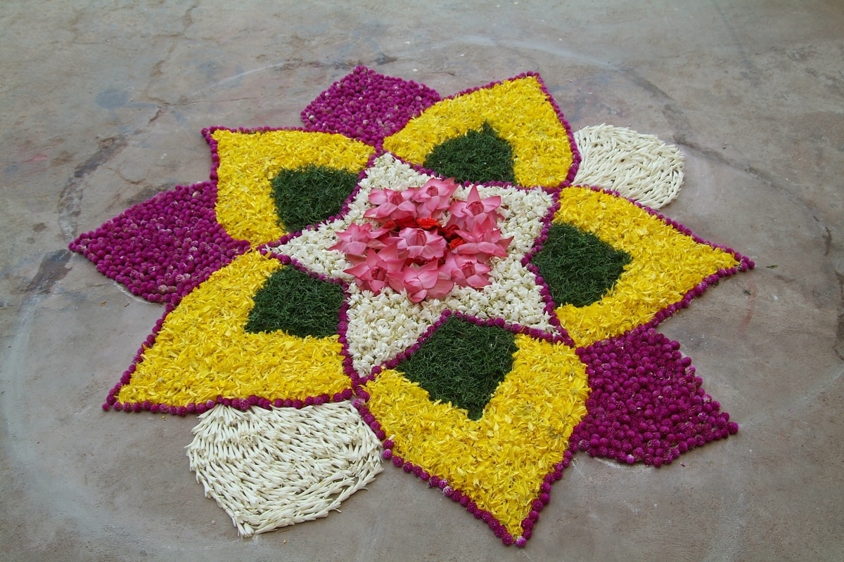 Rangoli Designs for Diwali 2020 Images, Photos, Pics : आसान रंगोली डिजाइन्स बनाएं आटे, हल्दी, कुमकुम व रंग-बिरंगे फूलों से