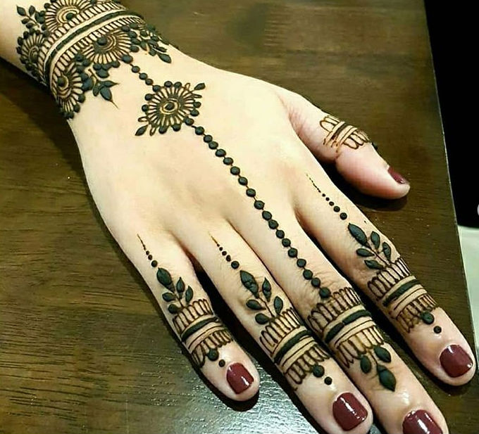 Happy Hariyali Teej 2021: हरियाली तीज पर लगाएं ये Latest Mehndi Designs, जानें कौन सबसे ज्यादा जचेगा आप पर