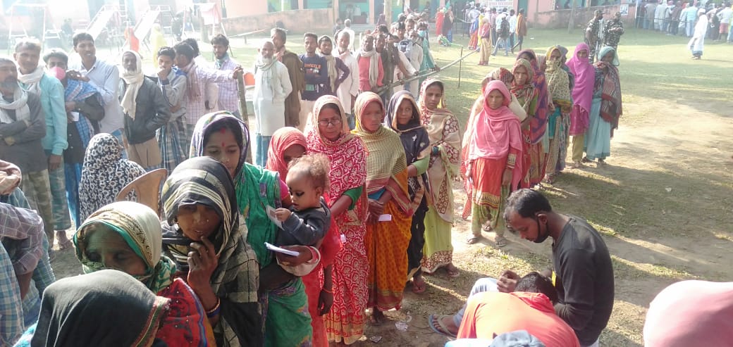 Bihar Chunav 2020, Latest Updates : 
कोसी और सीमांचल के जिलों में झूम कर निकले मतदाता, देखें तस्वीर और हर अपडेट