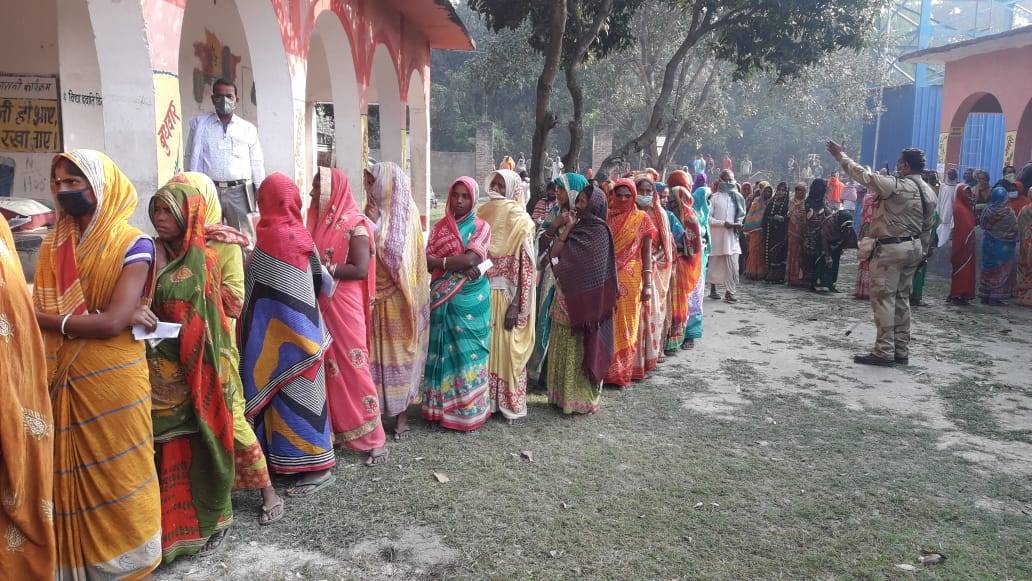 Bihar Chunav 2020, Latest Updates : 
कोसी और सीमांचल के जिलों में झूम कर निकले मतदाता, देखें तस्वीर और हर अपडेट