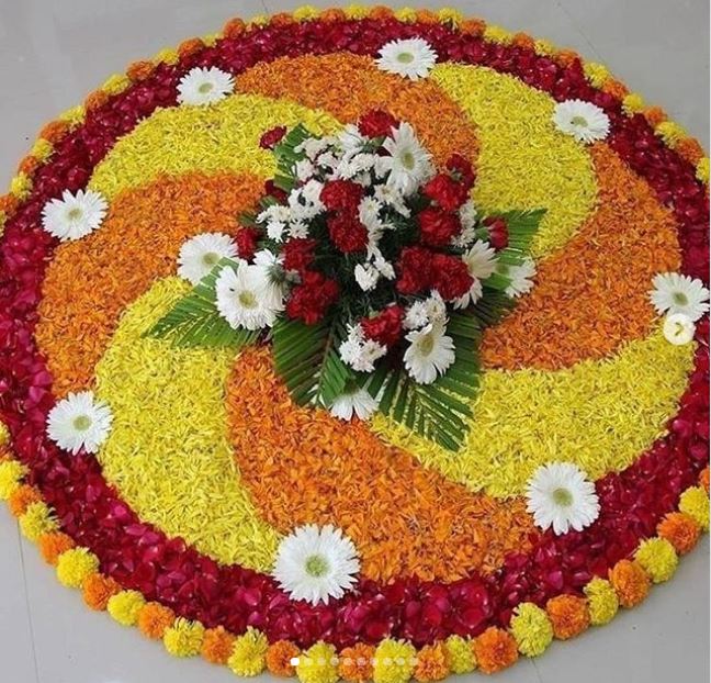 Diwali Rangoli Designs 2020 Images: लक्ष्मी-गणेश पूजा से पहले बनाएं सरल रंगोली डिजाइन, यहां से चुनें अपनी पसंद के कलरफुल रंगोली