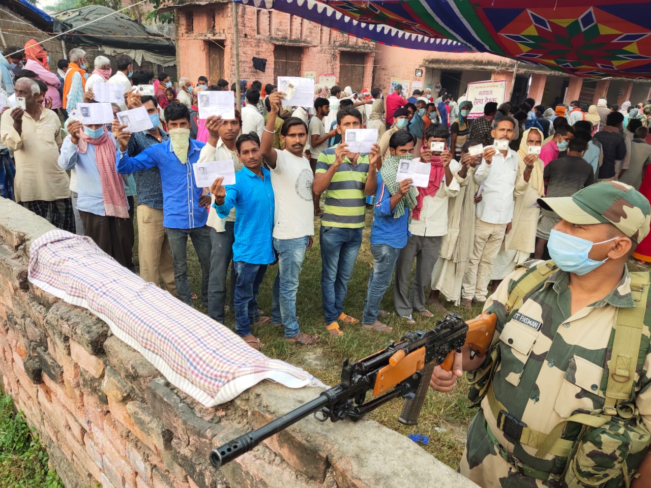 Bihar Vidhan Sabha Chunav 2020, Live Photos Updates: दानापुर और बेतिया विधानसभा में वोट बहिष्कार, देखें चुनाव से जुड़ी सभी लेटेस्ट फोटो व हर अपडेट