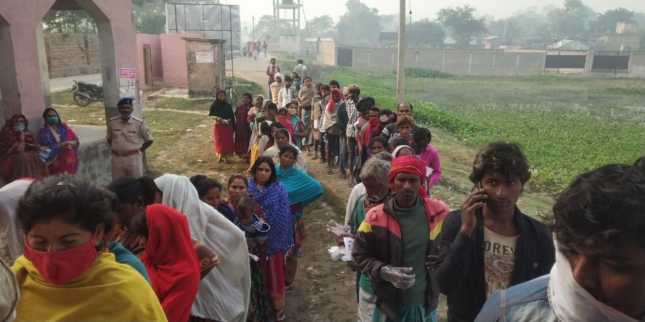 Bihar Election 2020 Update from Muzaffarpur: उत्तर बिहार में बंपर वोटिंग, बिहार सरकार के 12 मंत्रियों की किस्मत EVM में कैद, यहां पढ़िए हर सीटों का अपडेट