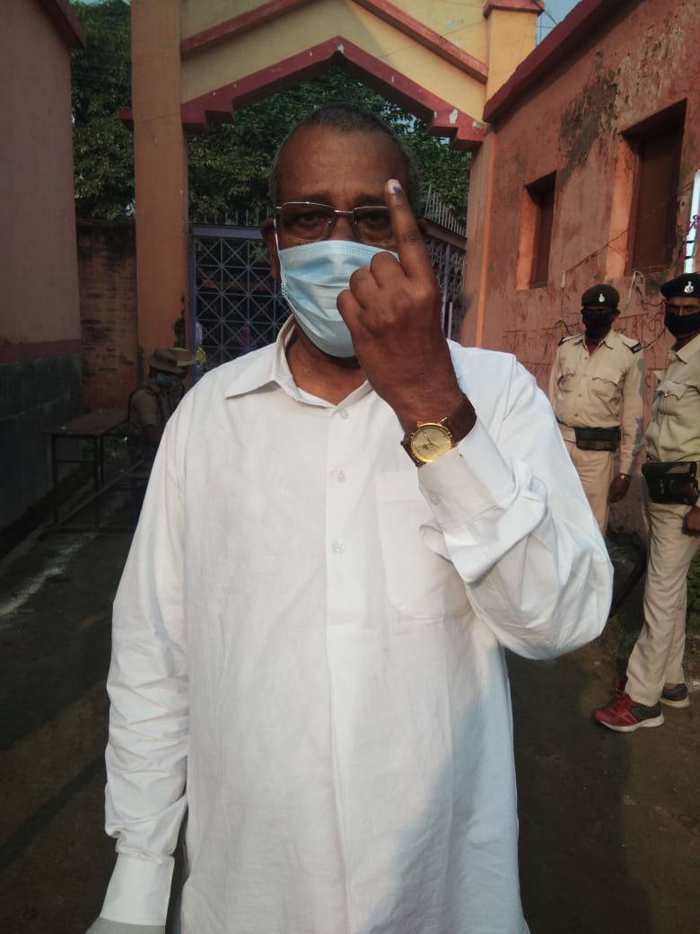 Bihar Election 2020 Update from Muzaffarpur: उत्तर बिहार में बंपर वोटिंग, बिहार सरकार के 12 मंत्रियों की किस्मत EVM में कैद, यहां पढ़िए हर सीटों का अपडेट