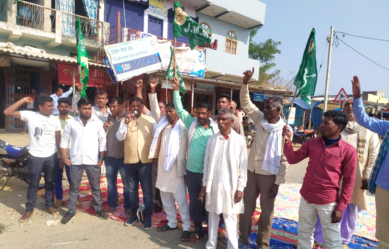 Bharat Bandh In Jharkhand : लातेहार में बंद कराने के लिए सड़क पर उतरे झारखंड के पूर्व मंत्री बैद्यनाथ राम