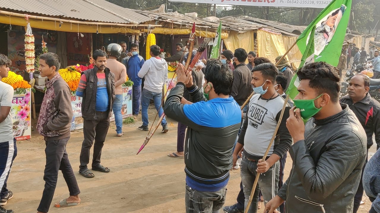 Bharat Bandh In Jharkhand : लातेहार में बंद कराने के लिए सड़क पर उतरे झारखंड के पूर्व मंत्री बैद्यनाथ राम