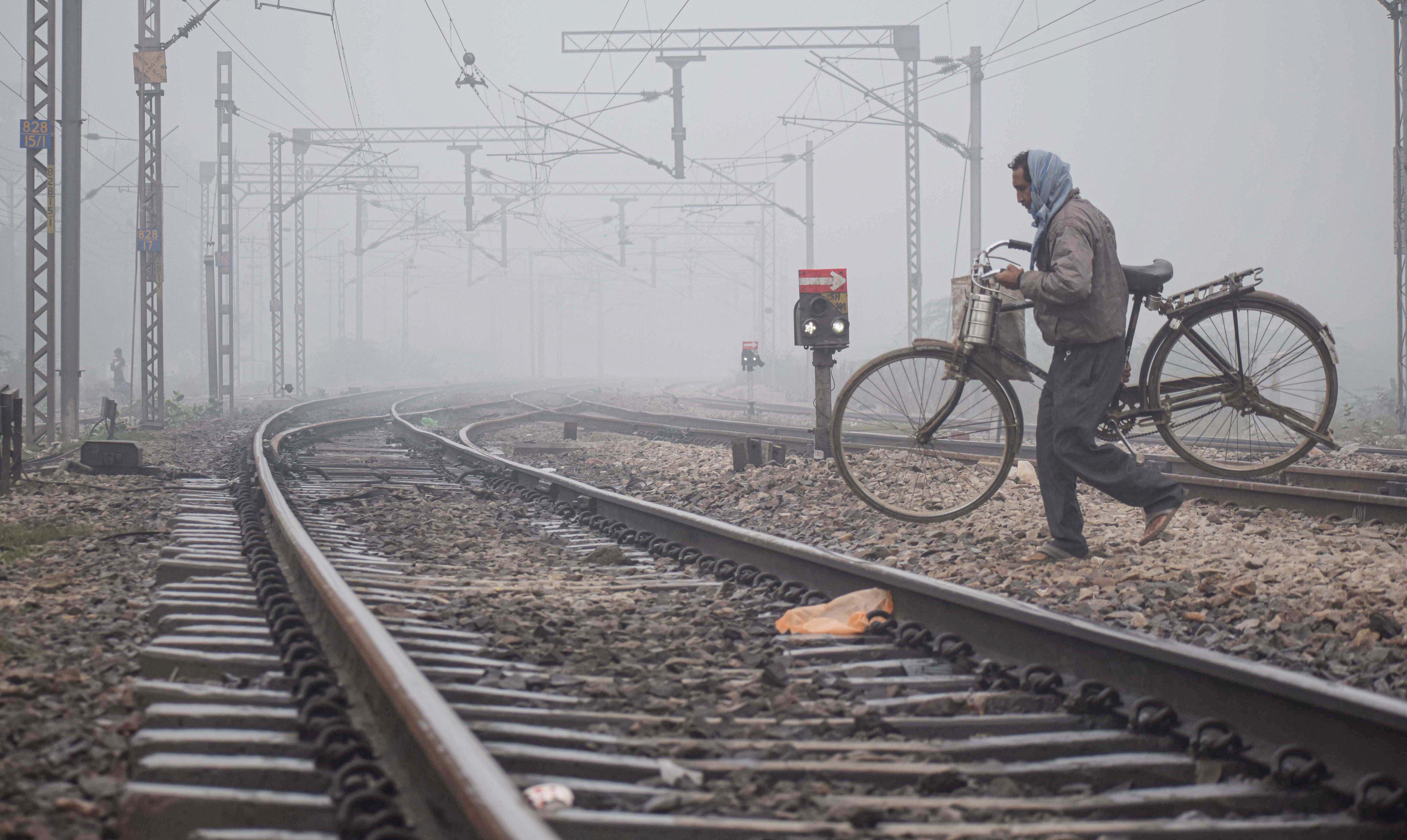 Weather Forecast Updates : कश्मीर में बर्फबारी, दिल्ली में बारिश, गिरेगा तापमान, अब पड़ेगी जोरदार ठंड, बिहार में ऑरेंज अलर्ट, जानें यूपी-झारखंड सहित देश के अन्य राज्यों के मौसम का हाल 