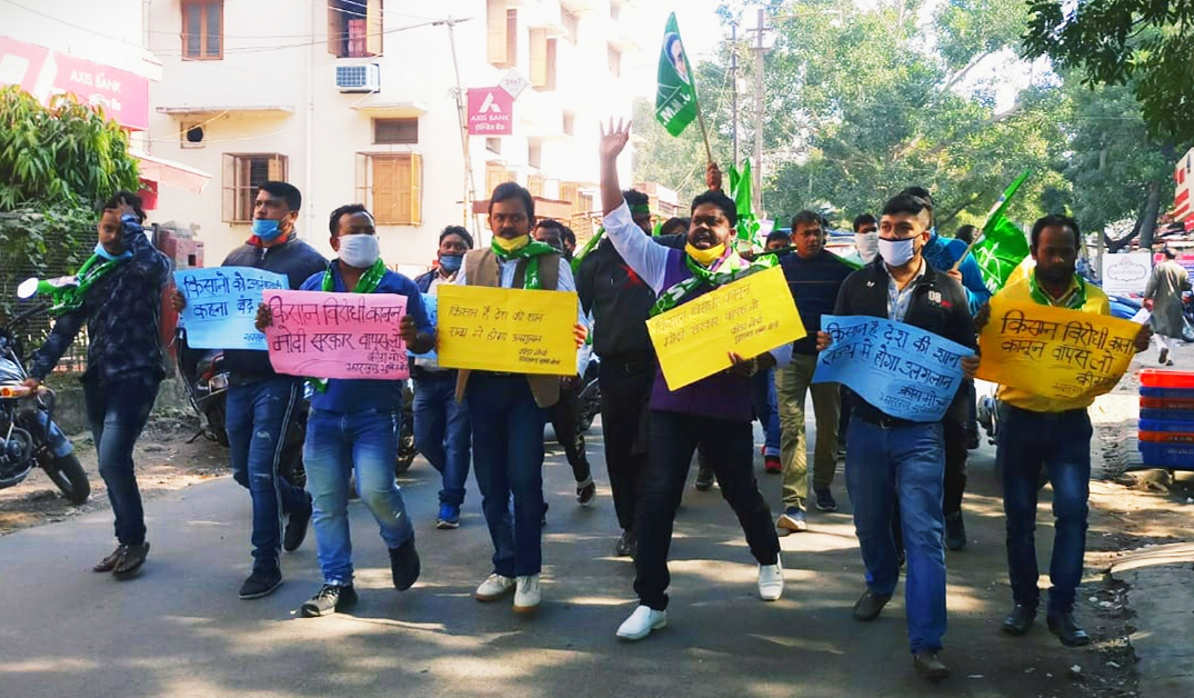 Bharat Bandh In Jharkhand : लातेहार में बंद कराने के लिए सड़क पर उतरे झारखंड के पूर्व मंत्री बैद्यनाथ राम