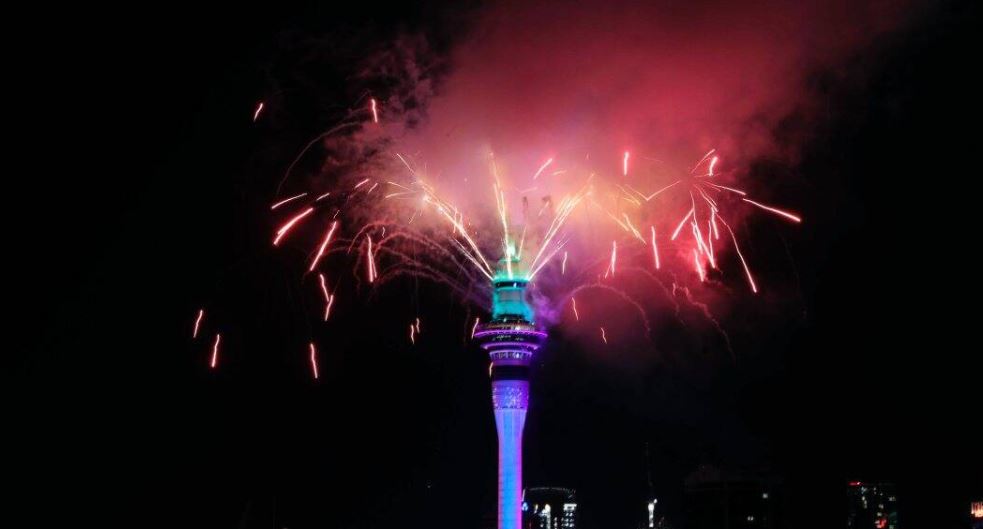 Happy New Year 2021 Wishes Images, Quotes, Shayari, Greetings : मुबारक हो आपको नववर्ष का महीना...शेयर करें दोस्तों परिवारवालों से ये शुभकामना संदेश