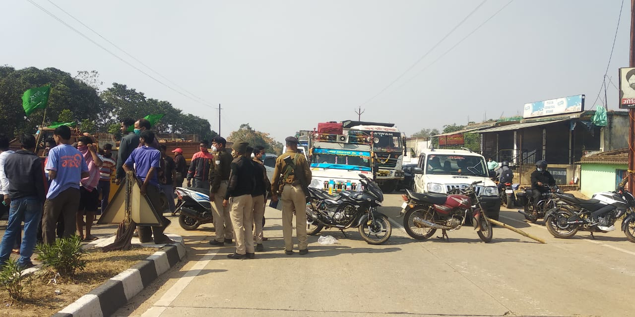 Bharat Bandh In Jharkhand : लातेहार में बंद कराने के लिए सड़क पर उतरे झारखंड के पूर्व मंत्री बैद्यनाथ राम