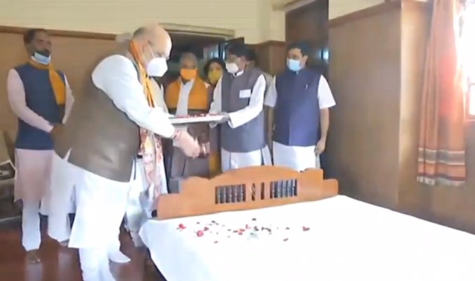 Amit Shah In Bengal : विकास के रास्ते से भटक गया है बंगाल, बोलपुर के रोड शो में बोले अमित शाह, देखें VIDEO