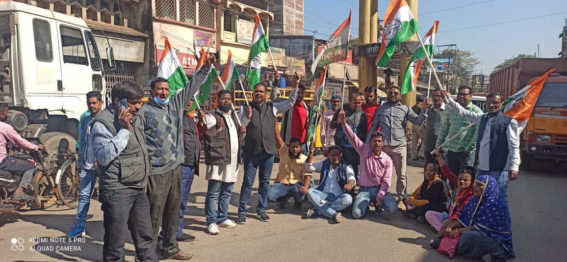 Bharat Bandh In Jharkhand : लातेहार में बंद कराने के लिए सड़क पर उतरे झारखंड के पूर्व मंत्री बैद्यनाथ राम
