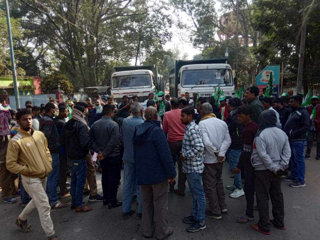 Bharat Bandh In Jharkhand : लातेहार में बंद कराने के लिए सड़क पर उतरे झारखंड के पूर्व मंत्री बैद्यनाथ राम