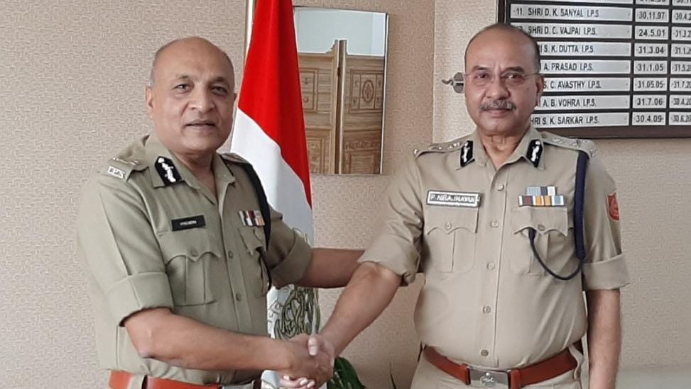 विधानसभा चुनाव 2021 LIVE : ममता बनर्जी की शिकायत - मंदिर से लौटते वक्त किसी ने जोर से बंद किया गाड़ी का दरवाजा, पैर में लगी चोट