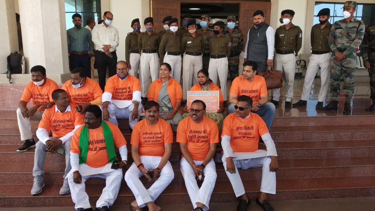 Jharkhand Budget Session 2021 LIVE : किसानों की कर्जमाफी, सड़क निर्माण और फ्री एम्बुलेंस की घोषणा, पढ़िए हेमंत सरकार के दूसरे बजट की खास बातें